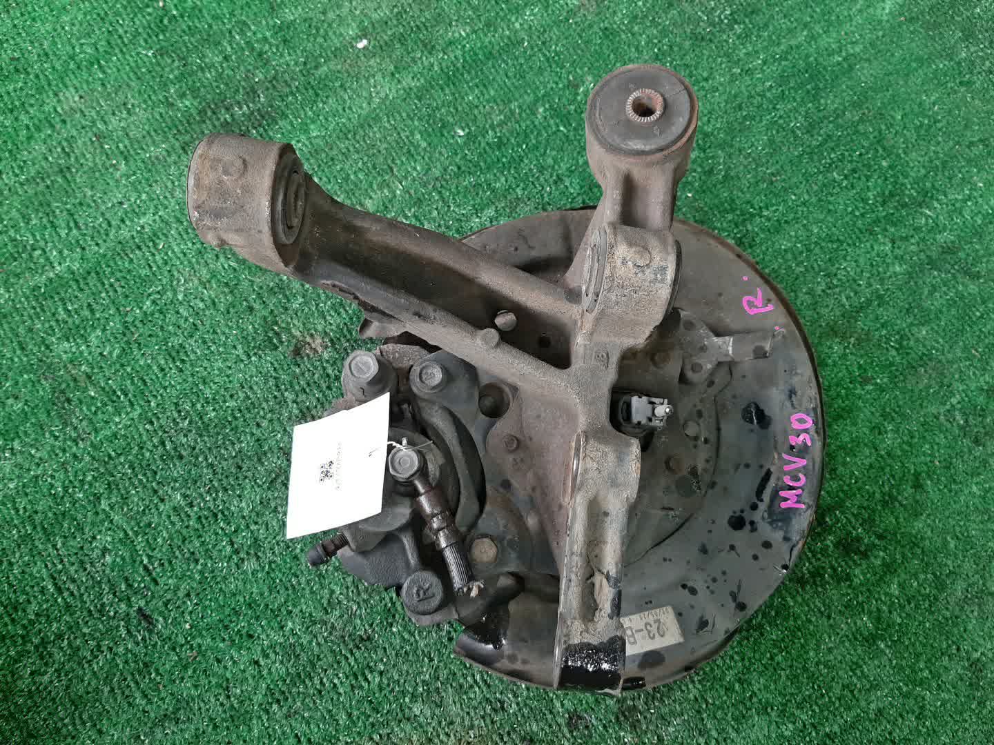 Ступица правая задняя TOYOTA WINDOM MCV30 1MZ-FE 2 ракурс