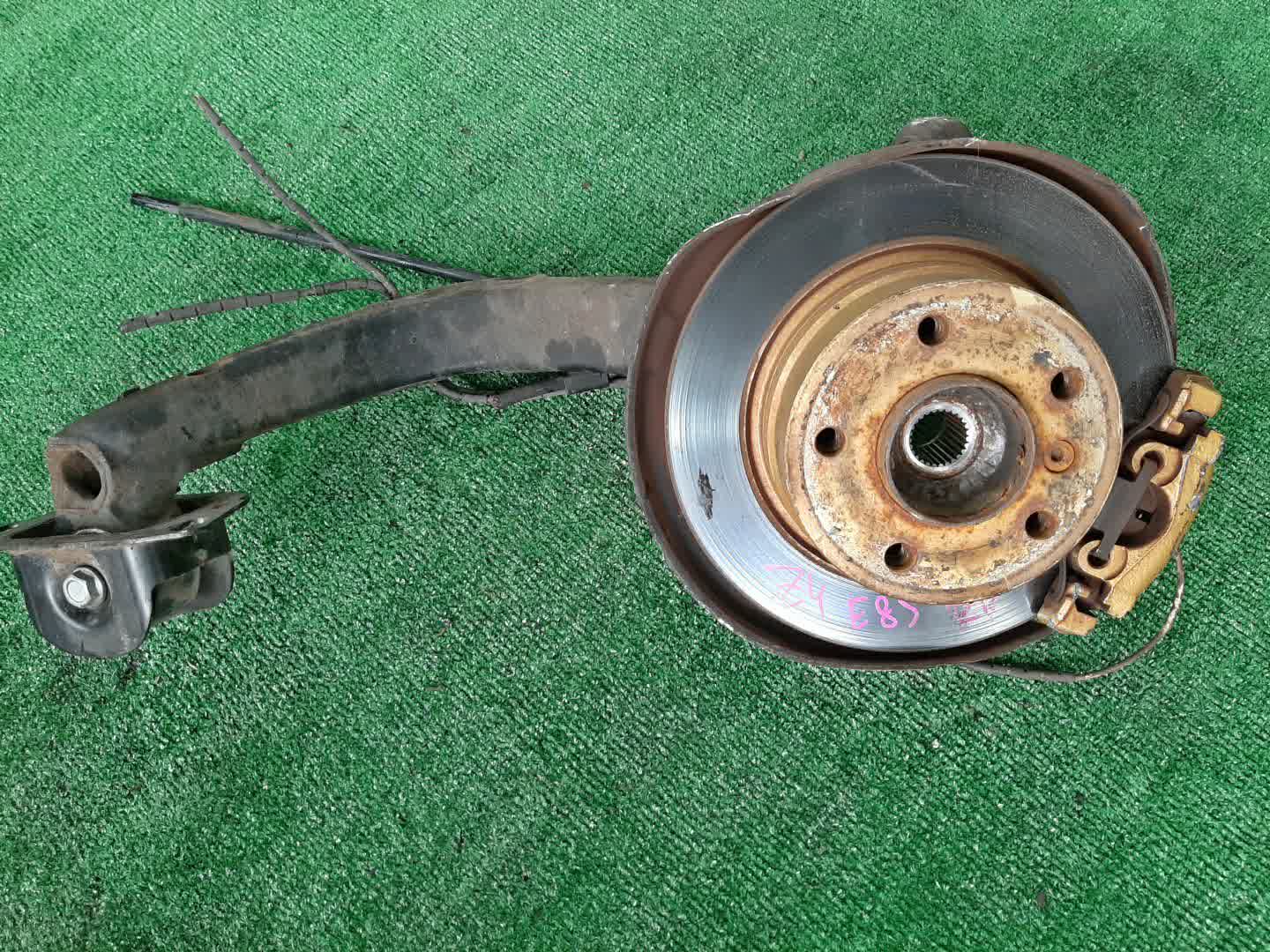 Ступица правая задняя BMW Z4 E85 M54B25 1 ракурс