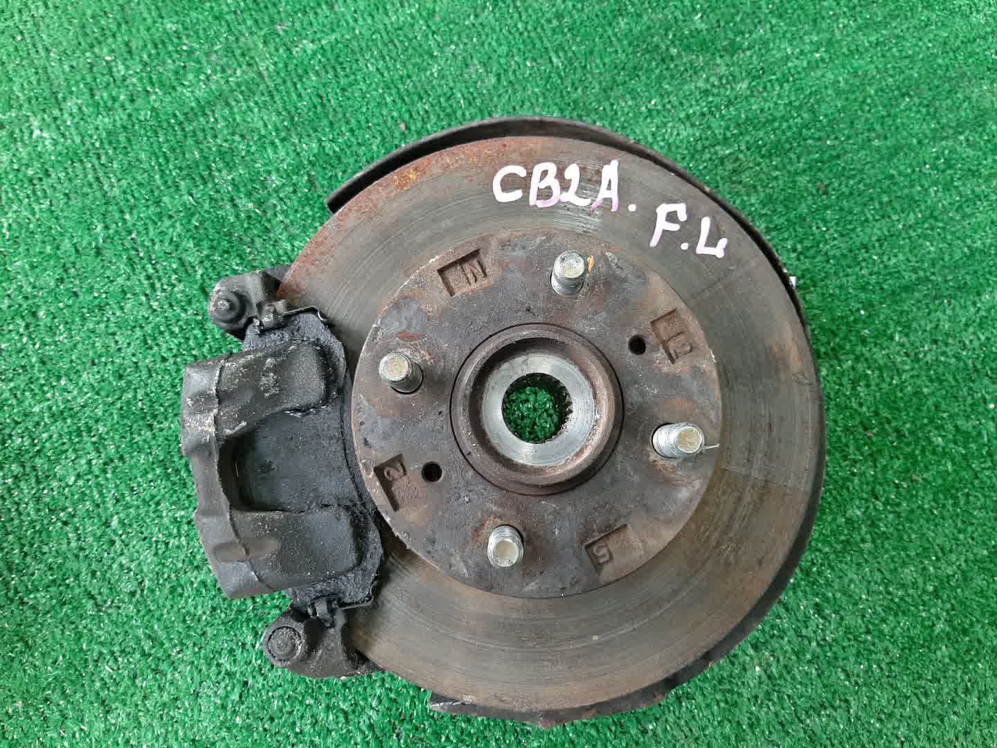 Ступица левая передняя MITSUBISHI LANCER CB2A 4G15 1 ракурс