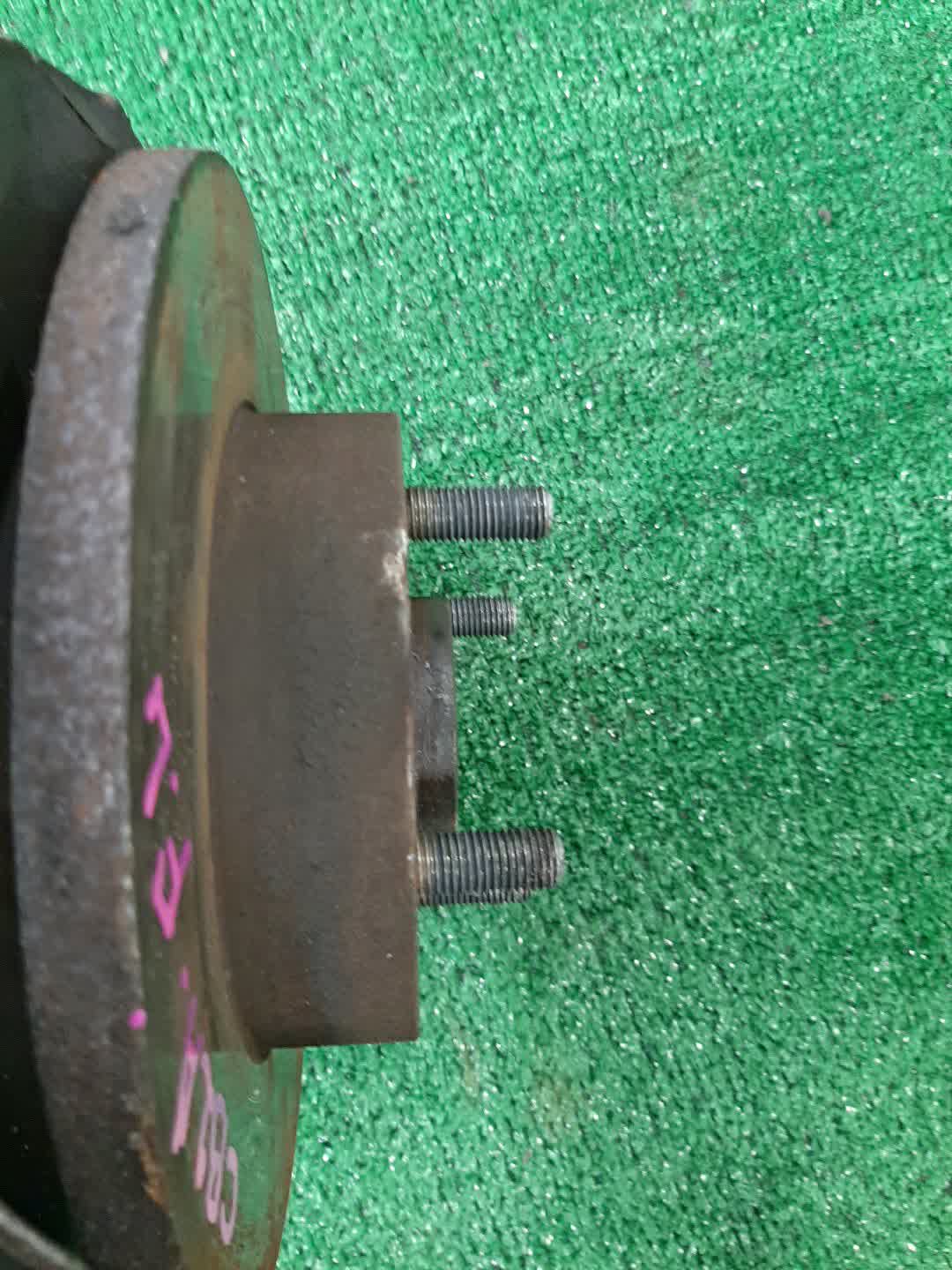 Ступица левая передняя MITSUBISHI LANCER CB2A 4G15 3 ракурс