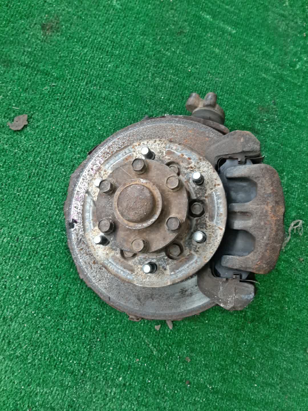 Ступица левая передняя MITSUBISHI DELICA PE6W, PD6W, PD4W, PD8W, PE8W, PF6W, PF8W 6G72, 4G64, 4M40T 1 ракурс Ступица левая передняя MITSUBISHI DELICA PE6W, PD6W, PD4W, PD8W, PE8W, PF6W, PF8W 6G72, 4G64, 4M40T 1 ракурс