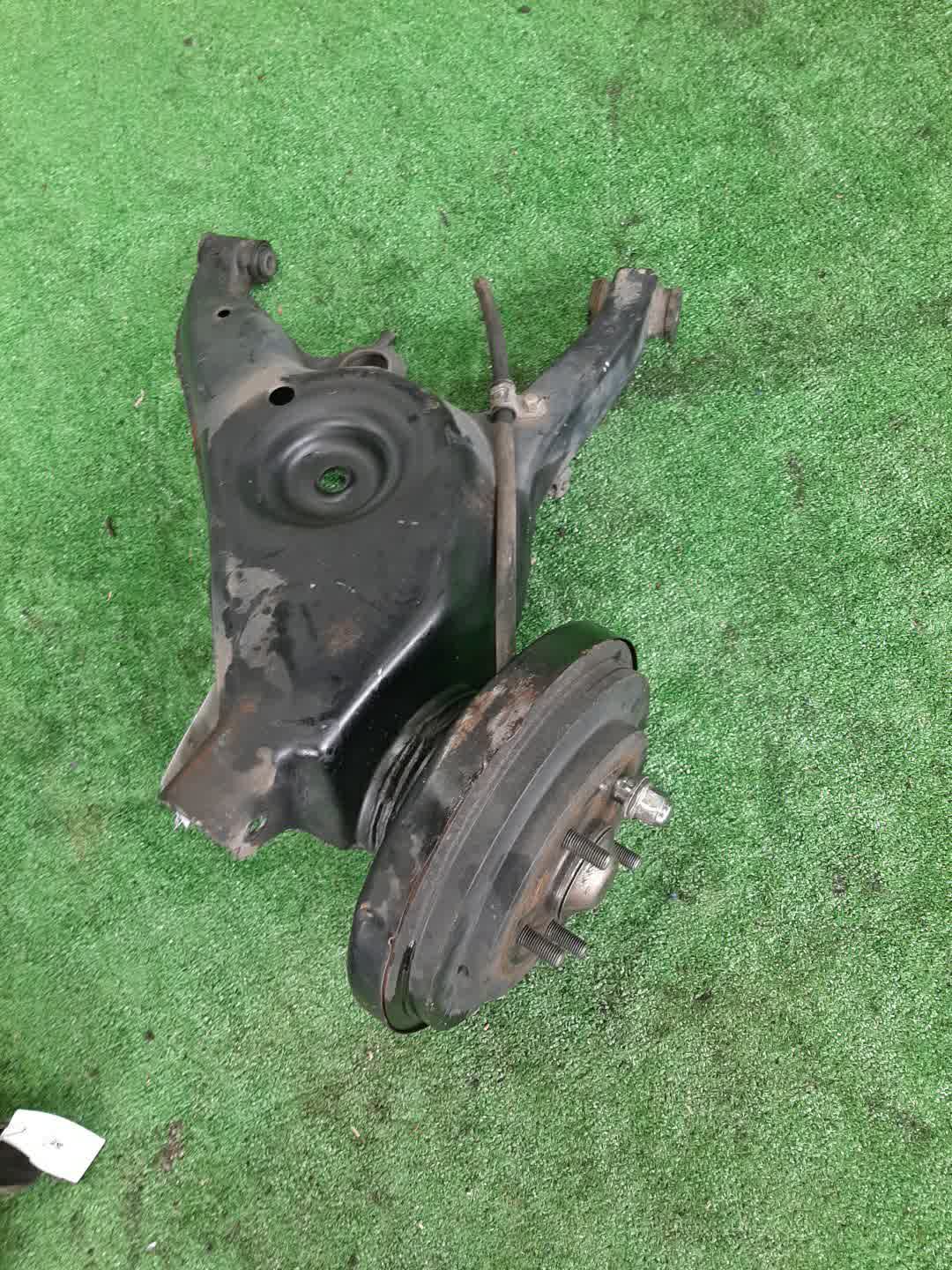 Ступица левая задняя MITSUBISHI CHARIOT GRANDIS, RVR N84W, N61W, N64WG 4G64, 4G93 1 ракурс