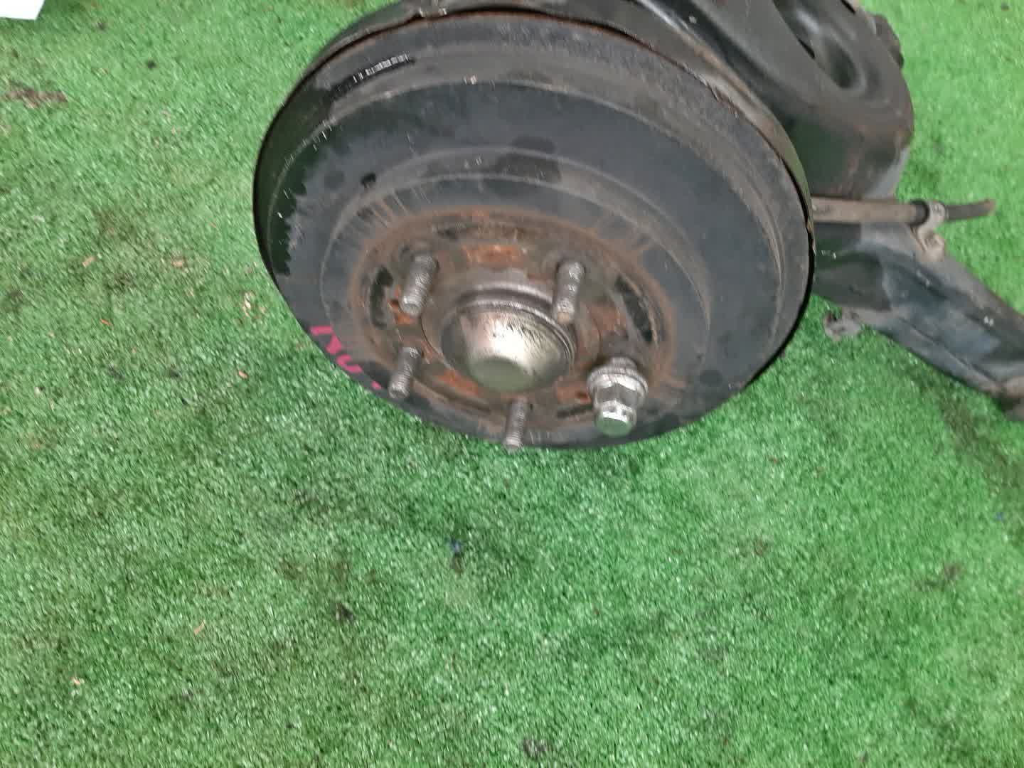 Ступица левая задняя MITSUBISHI CHARIOT GRANDIS, RVR N84W, N61W, N64WG 4G64, 4G93 2 ракурс
