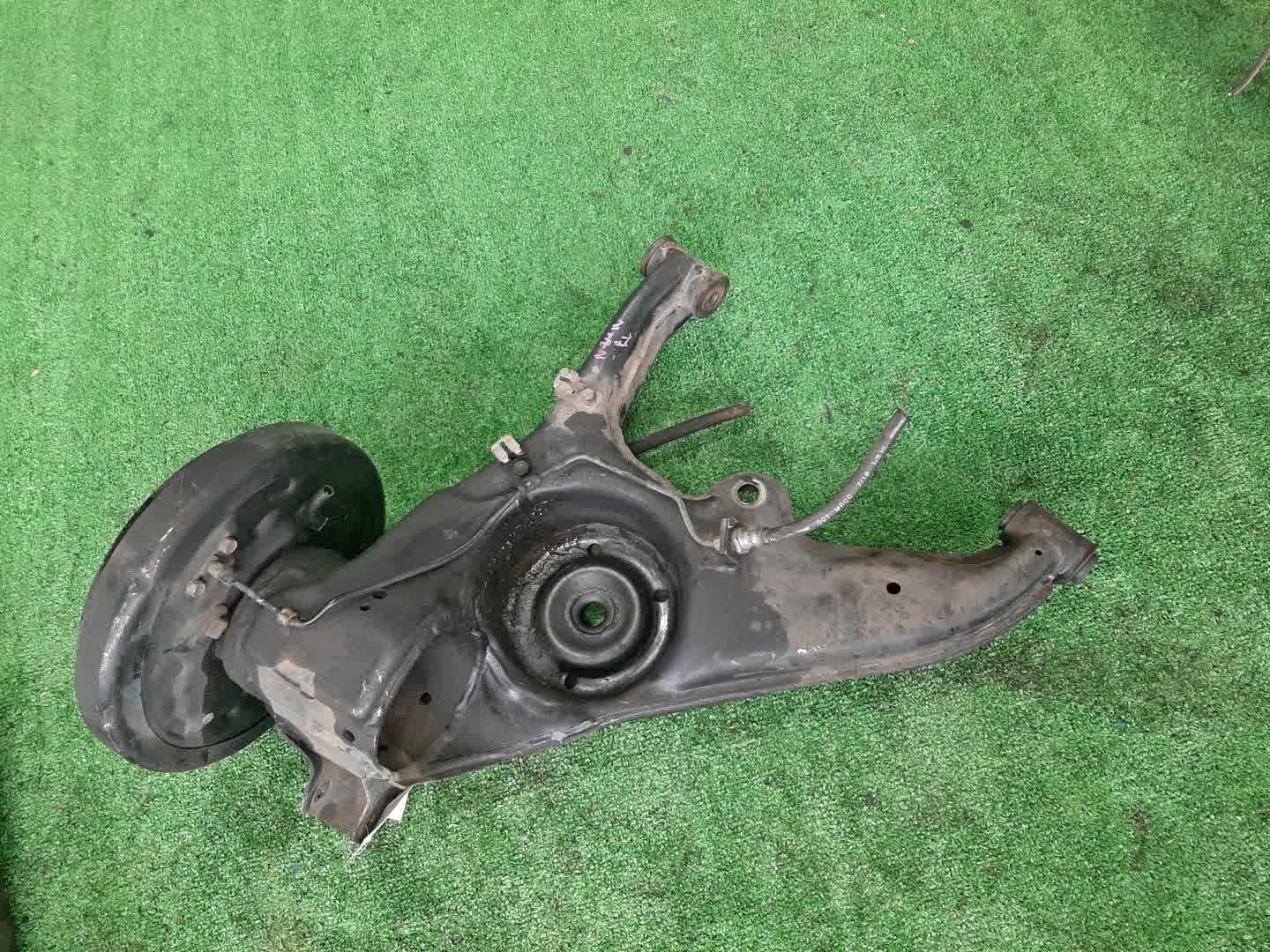 Ступица левая задняя MITSUBISHI CHARIOT GRANDIS, RVR N84W, N61W, N64WG 4G64, 4G93 4 ракурс