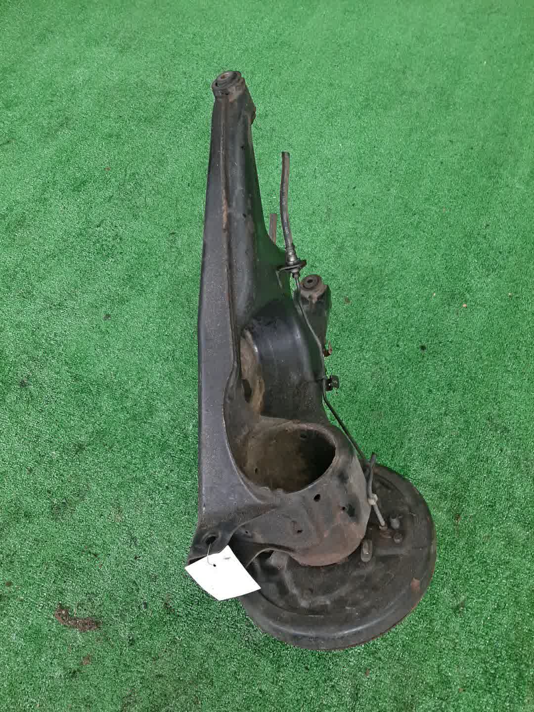 Ступица правая задняя MITSUBISHI CHARIOT GRANDIS, RVR N84W, N61W, N64WG 4G64, 4G93 3 ракурс