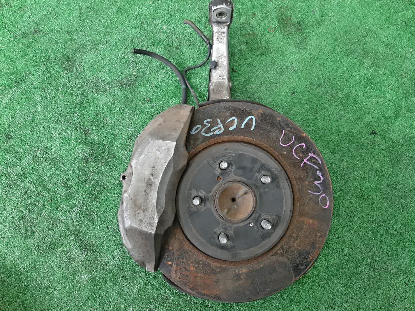 Ступица правая передняя TOYOTA CELSIOR UCF31, UCF30 3UZ-FE 1 ракурс