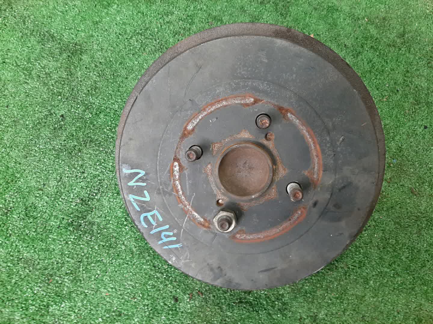 Ступица левая задняя TOYOTA AXIO, COROLLA FIELDER, COROLLA  AXIO, FIELDER NZE141, ZRE142, ZRE142G, NZE141G 1NZ-FE, 2ZR-FAE, 2ZR-FE 1 ракурс
