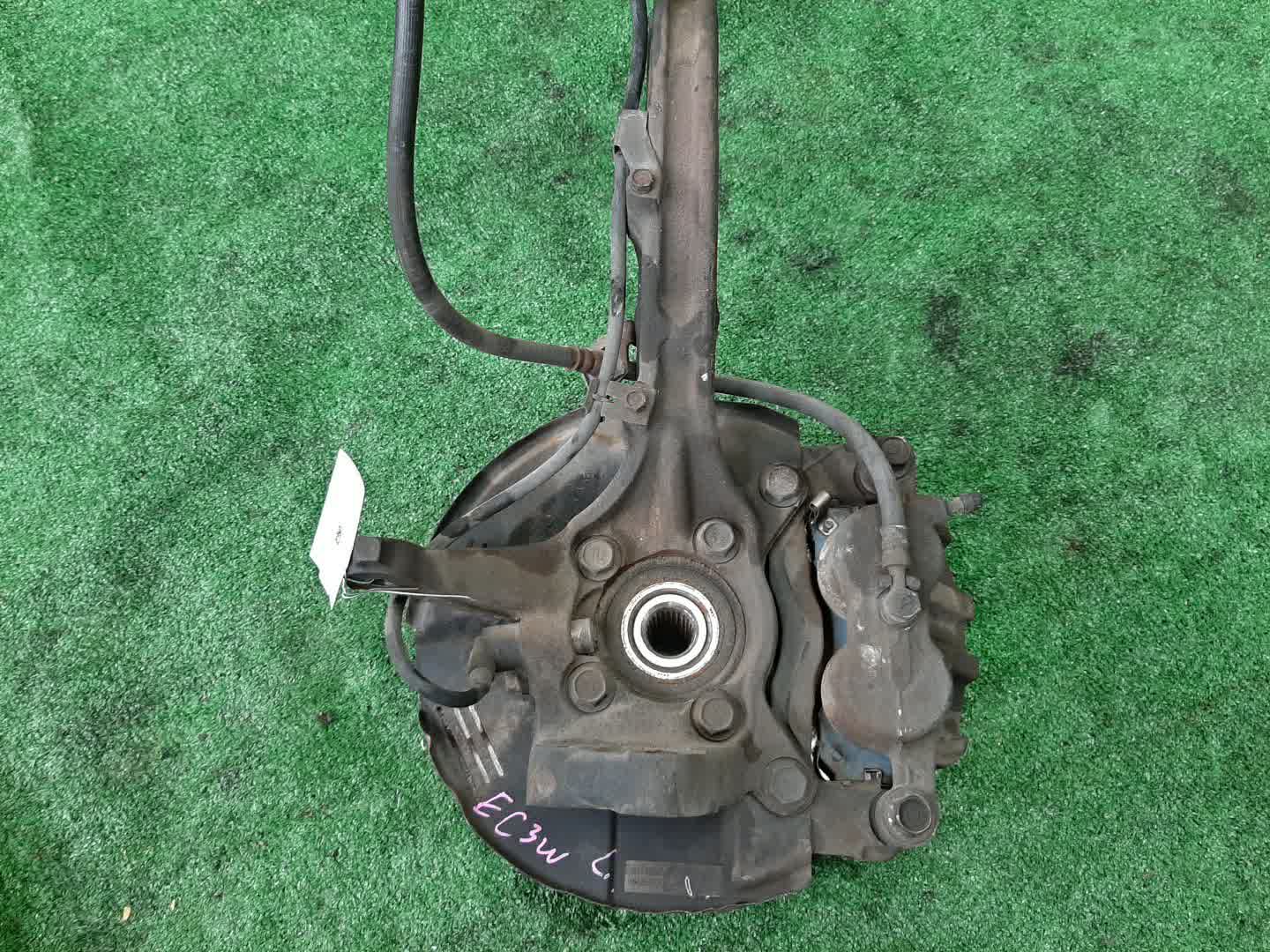 Ступица левая передняя MITSUBISHI GALANT, LEGNUM EA1A, EA7A, EC1A, EC7A, EA3A, EC1W, EA1W, EA3W, EA4W, EC3W, EC4W, EC7W, EA7W 4G93, 4G94, 4G64, 6A12 2 ракурс