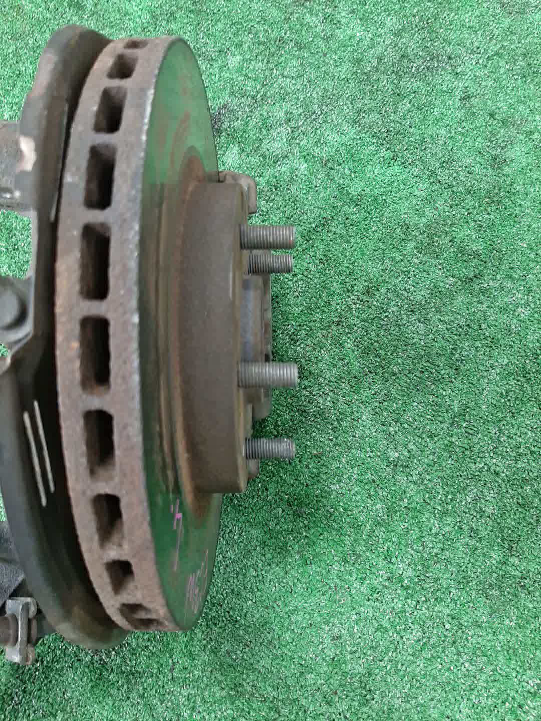 Ступица левая передняя MITSUBISHI GALANT, LEGNUM EA1A, EA7A, EC1A, EC7A, EA3A, EC1W, EA1W, EA3W, EA4W, EC3W, EC4W, EC7W, EA7W 4G93, 4G94, 4G64, 6A12 3 ракурс