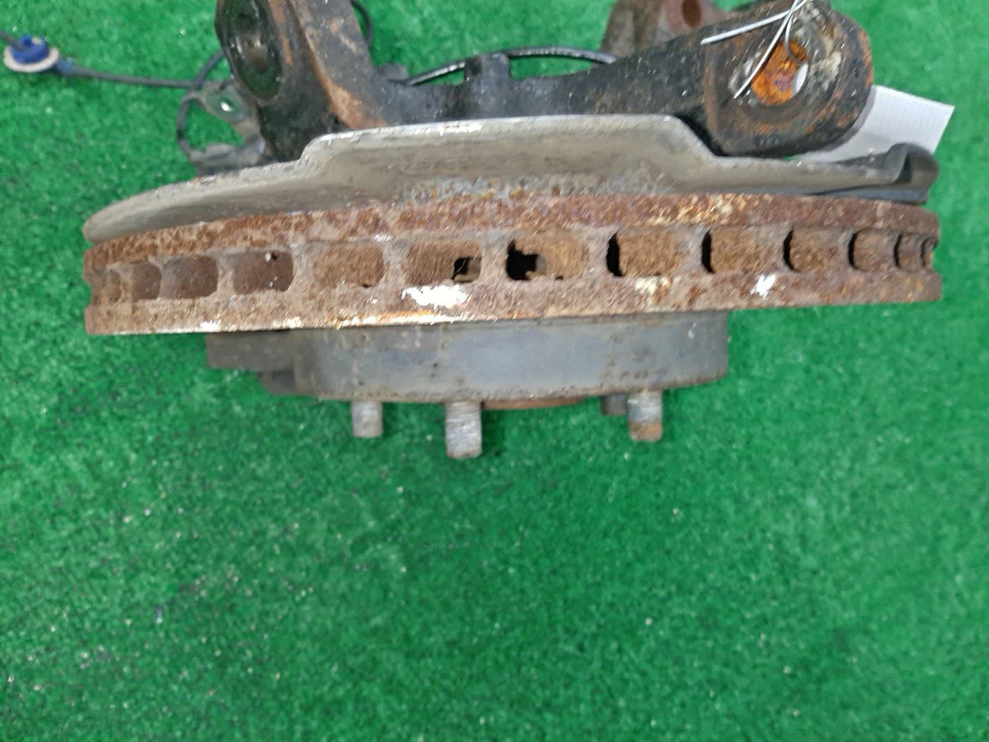 Ступица левая передняя SUZUKI ESCUDO, GRAND VITARA TA74W, TDB4W, TD94W, TD54W, TDA4W, TD54, TAA4V, JT M16A, N32A, H27A, J20A, J24B 2 ракурс