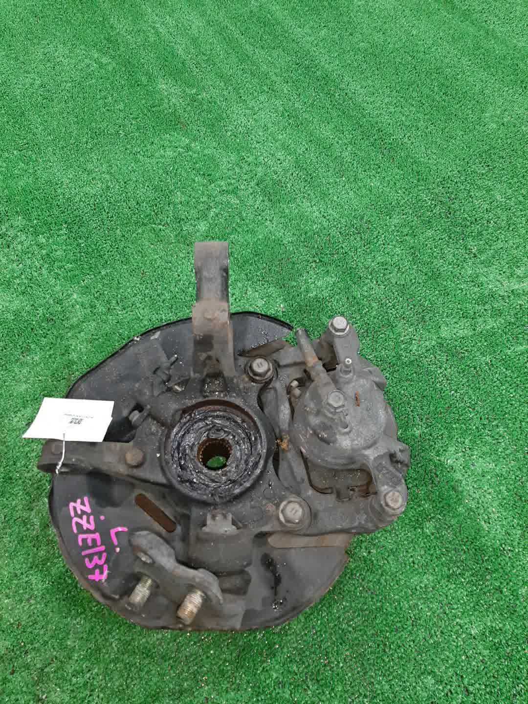 Ступица левая передняя TOYOTA VOLTZ ZZE136, ZZE137 1ZZ-FE, 2ZZ-GE 3 ракурс
