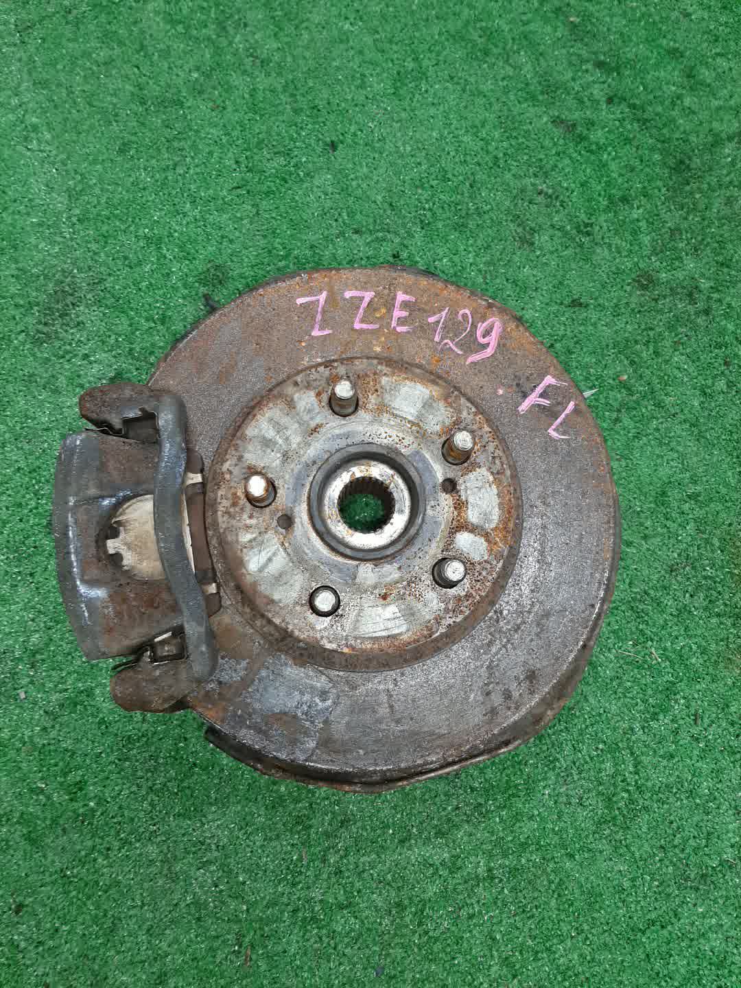 Ступица левая передняя TOYOTA WILL VS ZZE129 1ZZ-FE 1 ракурс