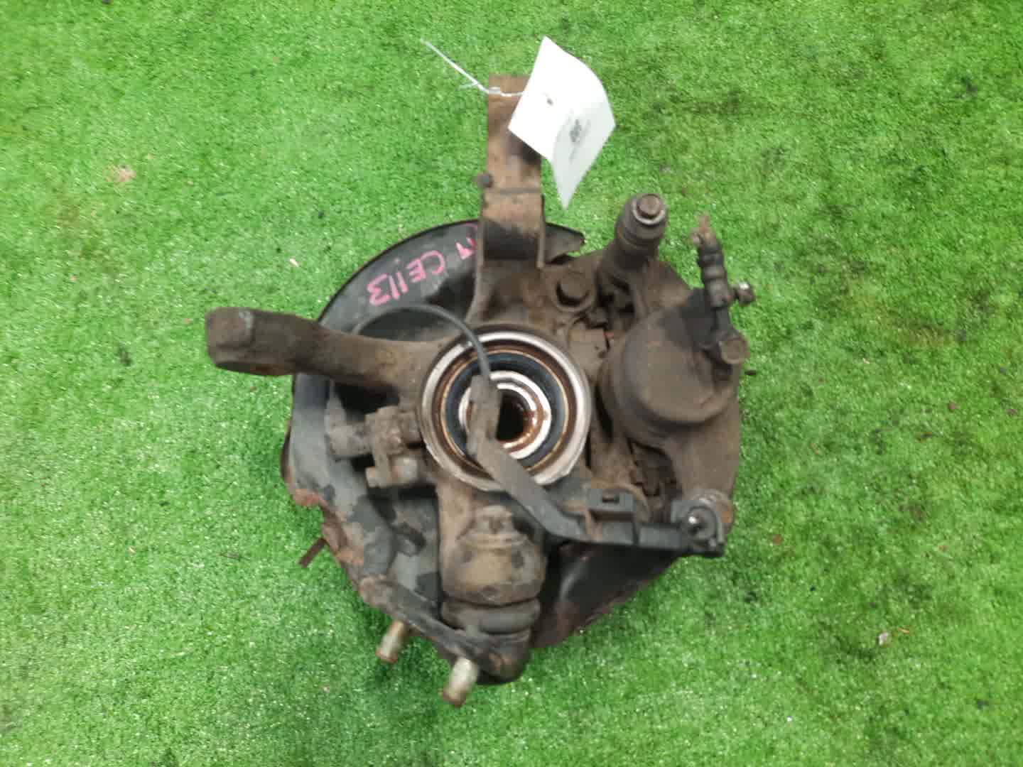 Ступица левая передняя TOYOTA SPRINTER CE113 3C-E 2 ракурс