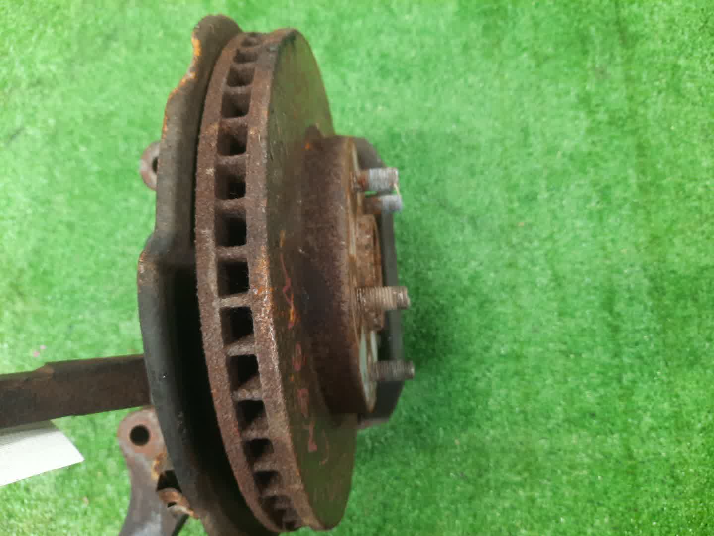 Ступица левая передняя MITSUBISHI CHARIOT GRANDIS N96W 6G72 3 ракурс