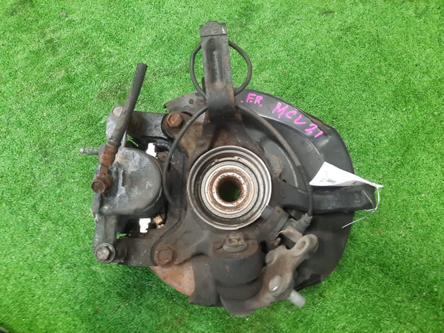Ступица правая передняя TOYOTA WINDOM MCV21 2MZ-FE 2 ракурс