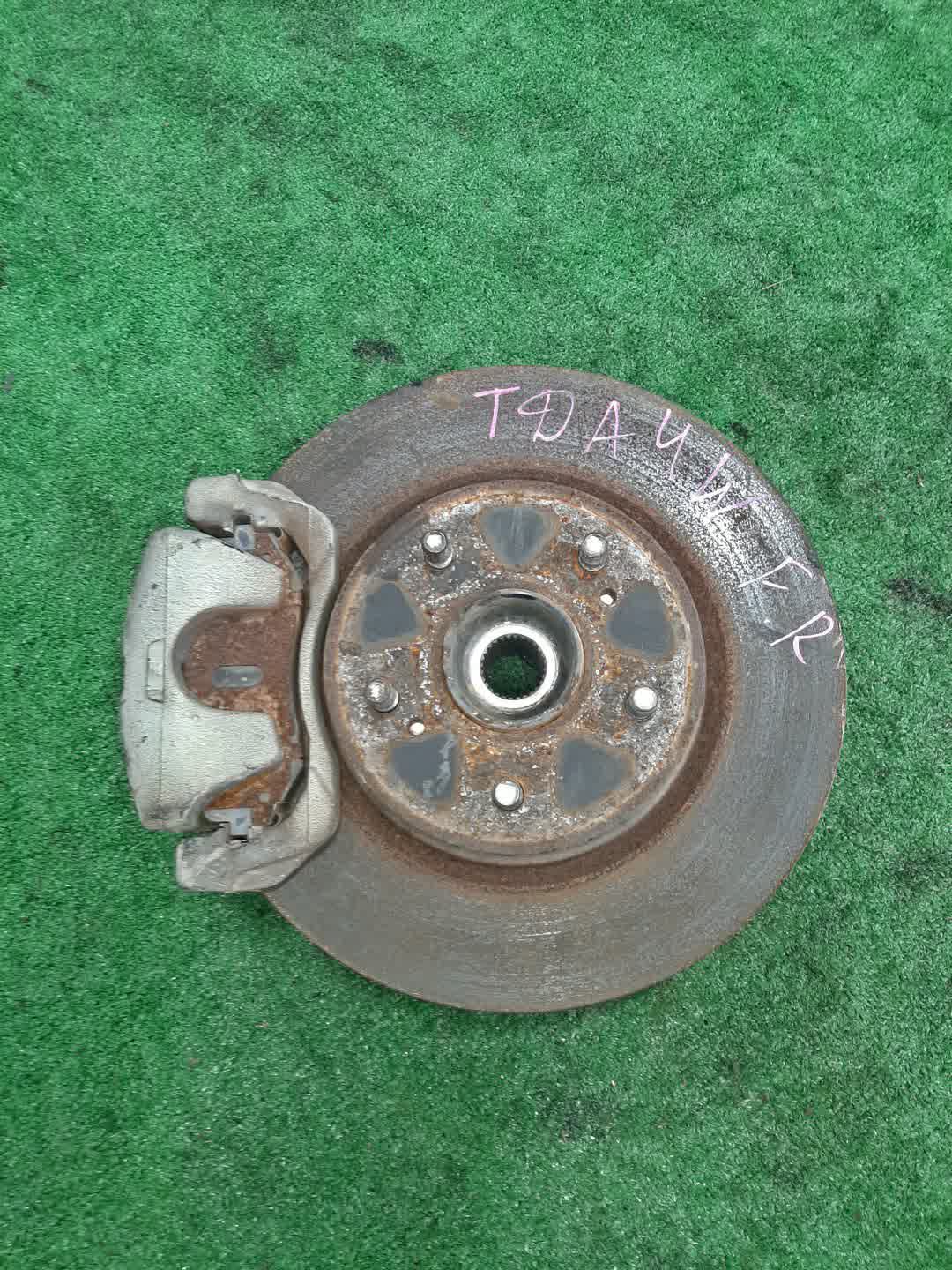 Ступица правая передняя SUZUKI ESCUDO, GRAND VITARA TA74W, TDB4W, TD94W, TD54W, TDA4W, TD54, TAA4V, JT M16A, N32A, H27A, J20A, J24B 1 ракурс Ступица правая передняя SUZUKI ESCUDO, GRAND VITARA TA74W, TDB4W, TD94W, TD54W, TDA4W, TD54, TAA4V, JT M16A, N32A, H27A, J20A, J24B 1 ракурс