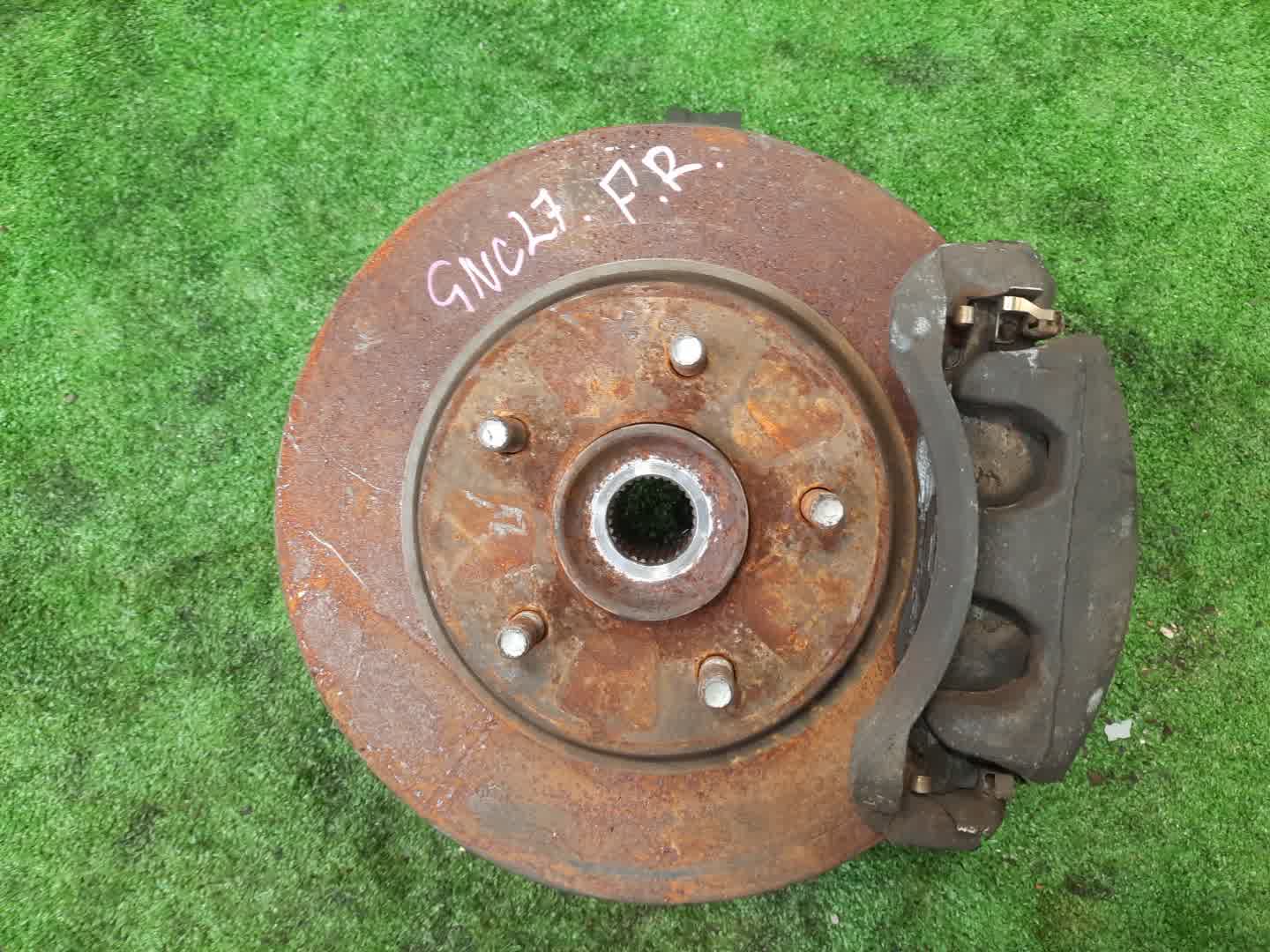 Ступица правая передняя NISSAN SERENA GNC27 MR20DD 1 ракурс