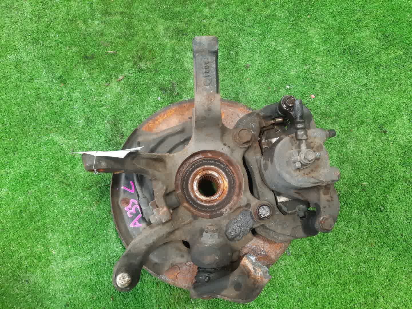 Ступица левая передняя NISSAN CEFIRO A33 VQ20DE, VQ25DD 2 ракурс