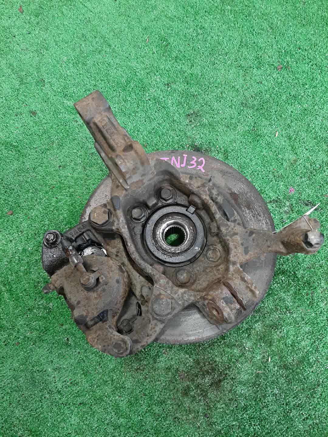 Ступица правая передняя NISSAN TEANA TNJ32, PJ32, J32 QR25DE, VQ35DE, VQ25DE 2 ракурс
