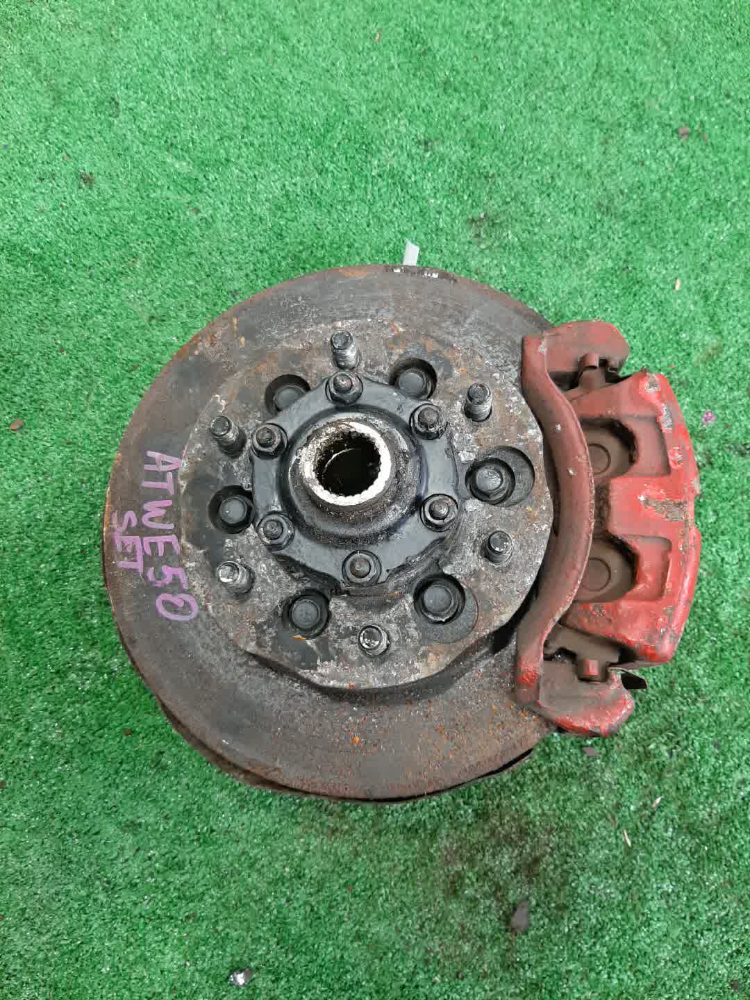 Ступица левая передняя NISSAN ELGRAND, TERRANO ATWE50, ALWE50, APWE50, AVWE50, PR50, LR50, TR50, RR50 ZD30DDTI, VG33E, VQ35DE, QD32ETI, TD27ETI 1 ракурс