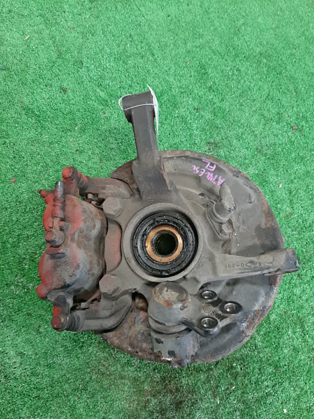 Ступица левая передняя NISSAN ELGRAND, TERRANO ATWE50, ALWE50, APWE50, AVWE50, PR50, LR50, TR50, RR50 ZD30DDTI, VG33E, VQ35DE, QD32ETI, TD27ETI 2 ракурс