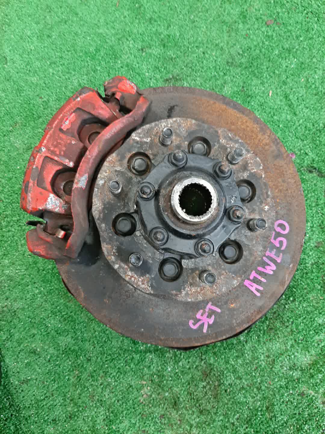 Ступица правая передняя NISSAN ELGRAND, TERRANO ATWE50, ALWE50, APWE50, AVWE50, PR50, LR50, TR50, RR50 ZD30DDTI, VG33E, VQ35DE, QD32ETI, TD27ETI 1 ракурс