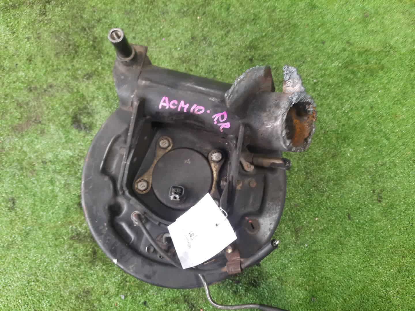 Ступица правая задняя TOYOTA GAIA ACM10G 1AZ-FSE 2 ракурс