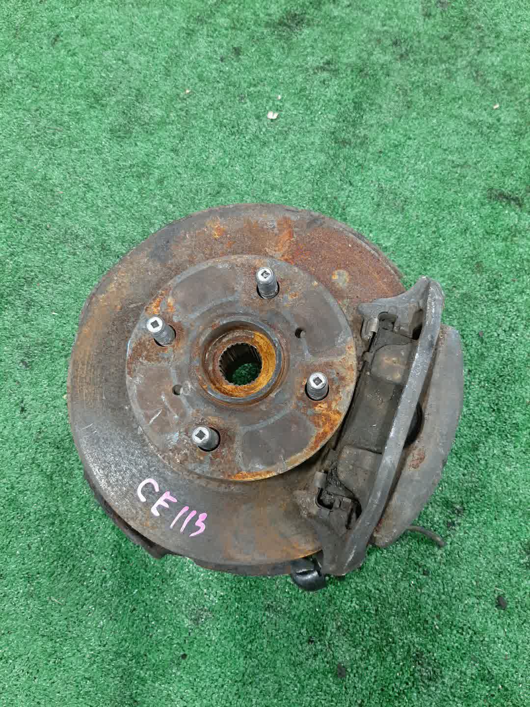Ступица правая передняя TOYOTA SPRINTER CE113 3C-E 1 ракурс