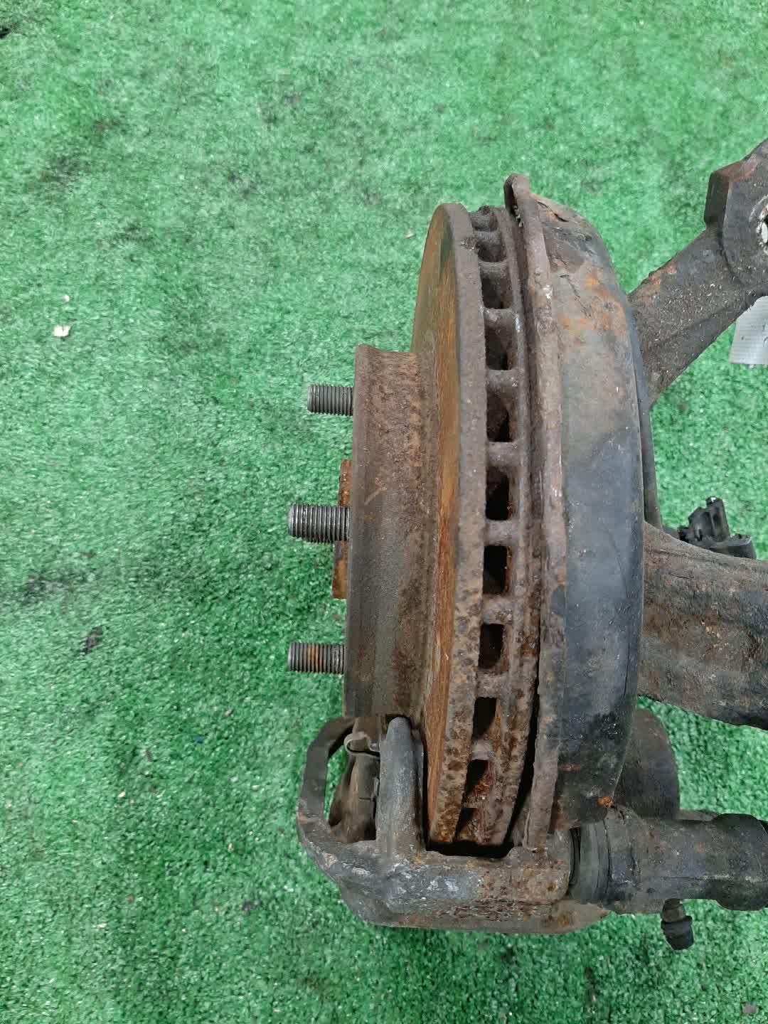 Ступица правая передняя TOYOTA SPRINTER CE113 3C-E 3 ракурс