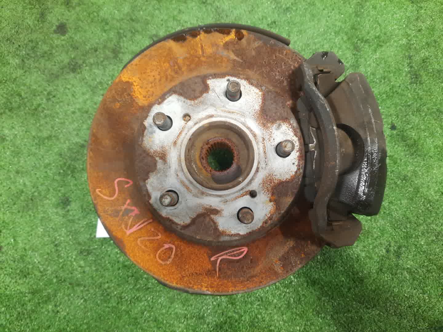 Ступица правая передняя  TOYOTA SCEPTER, MARK II QUALIS, CAMRY GRACIA SXV10, SXV20W 5S-FE 1 ракурс