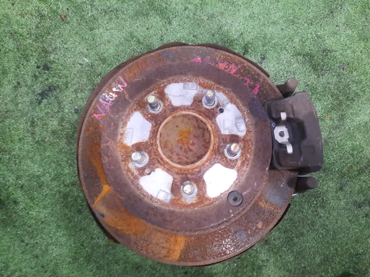 Ступица левая задняя MITSUBISHI GRANDIS NA4W 4G69 1 ракурс