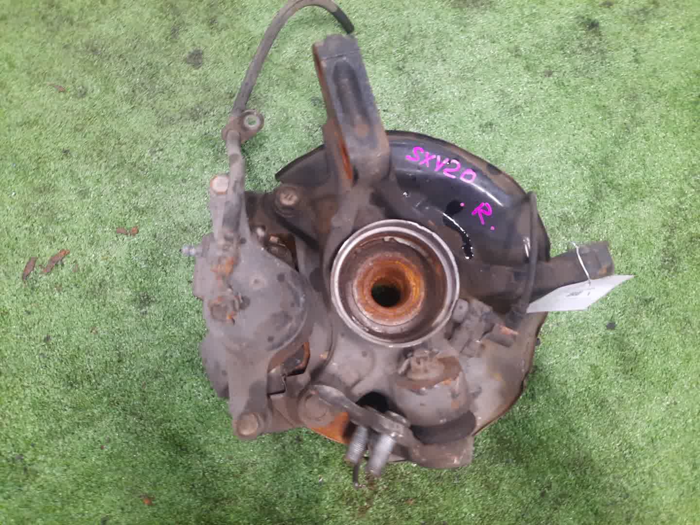 Ступица правая передняя TOYOTA SCEPTER, MARK II QUALIS, CAMRY GRACIA SXV10, SXV20W 5S-FE 2 ракурс