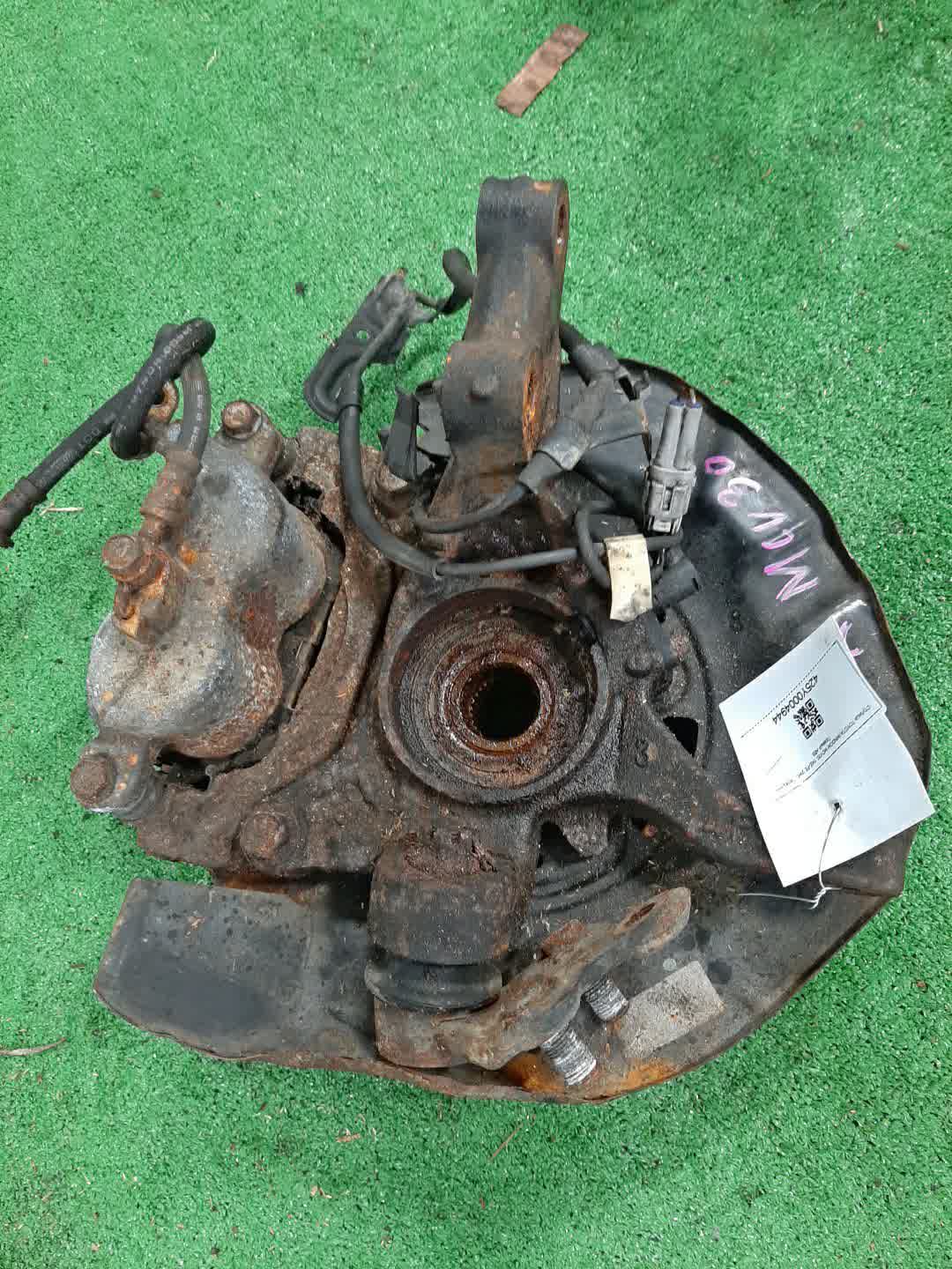 Ступица правая передняя TOYOTA WINDOM MCV30 1MZ-FE 3 ракурс