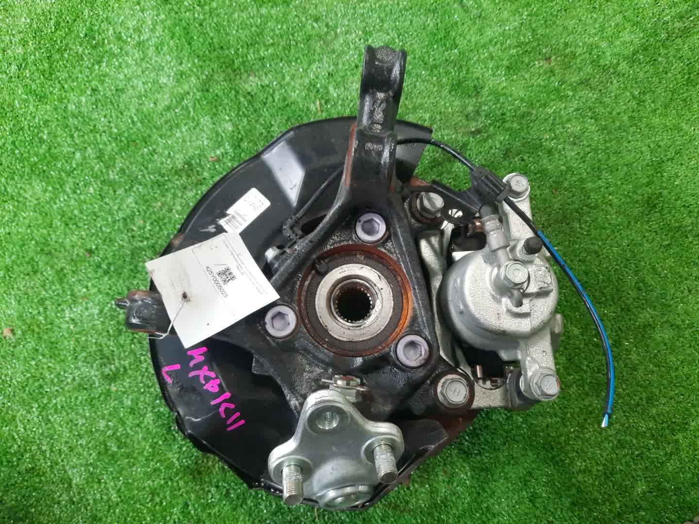 Ступица левая передняя TOYOTA AQUA MXPK11 M15A-FXE 2 ракурс