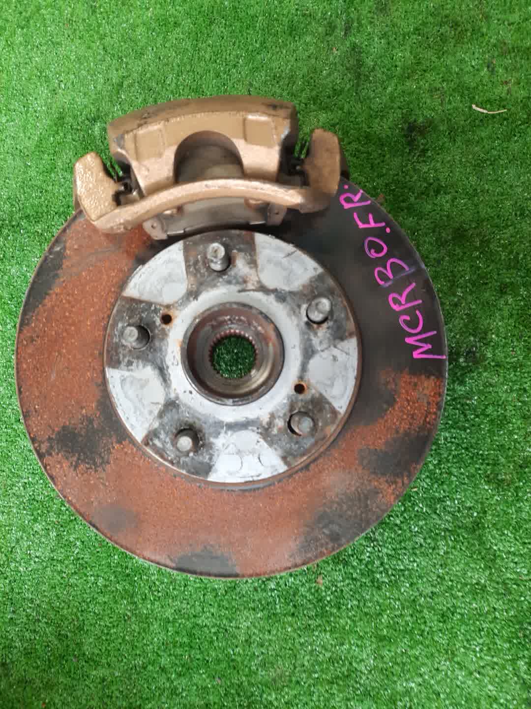 Ступица правая передняя TOYOTA ESTIMA MCR30W 1MZ-FE 1 ракурс