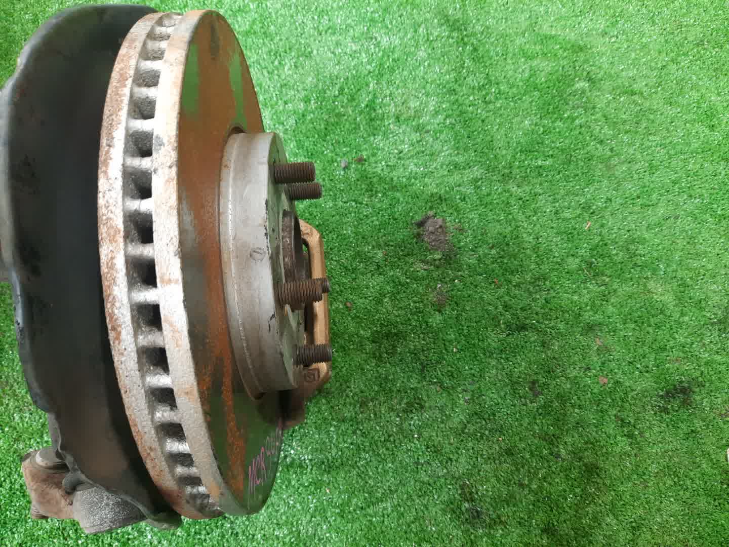 Ступица правая передняя TOYOTA ESTIMA MCR30W 1MZ-FE 3 ракурс