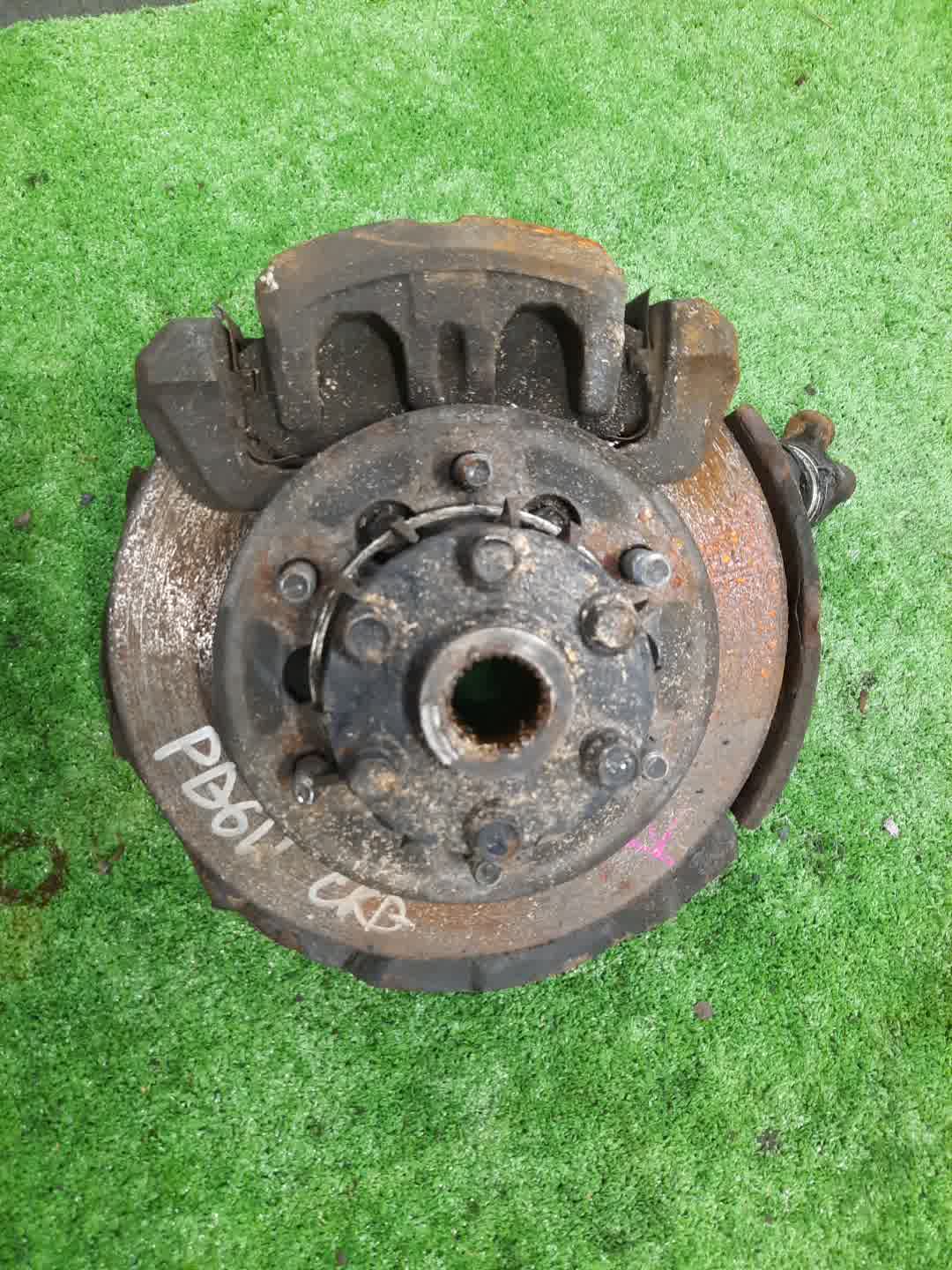 Ступица правая передняя MITSUBISHI DELICA PE6W, PD6W, PD4W, PD8W, PE8W, PF6W, PF8W 6G72, 4G64, 4M40T 1 ракурс Ступица правая передняя MITSUBISHI DELICA PE6W, PD6W, PD4W, PD8W, PE8W, PF6W, PF8W 6G72, 4G64, 4M40T 1 ракурс