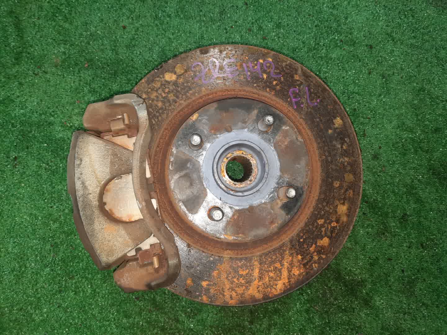 Ступица левая передняя TOYOTA AXIO, COROLLA FIELDER, COROLLA  AXIO, FIELDER NZE141, ZRE142, ZRE142G, NZE141G 1NZ-FE, 2ZR-FAE, 2ZR-FE 1 ракурс