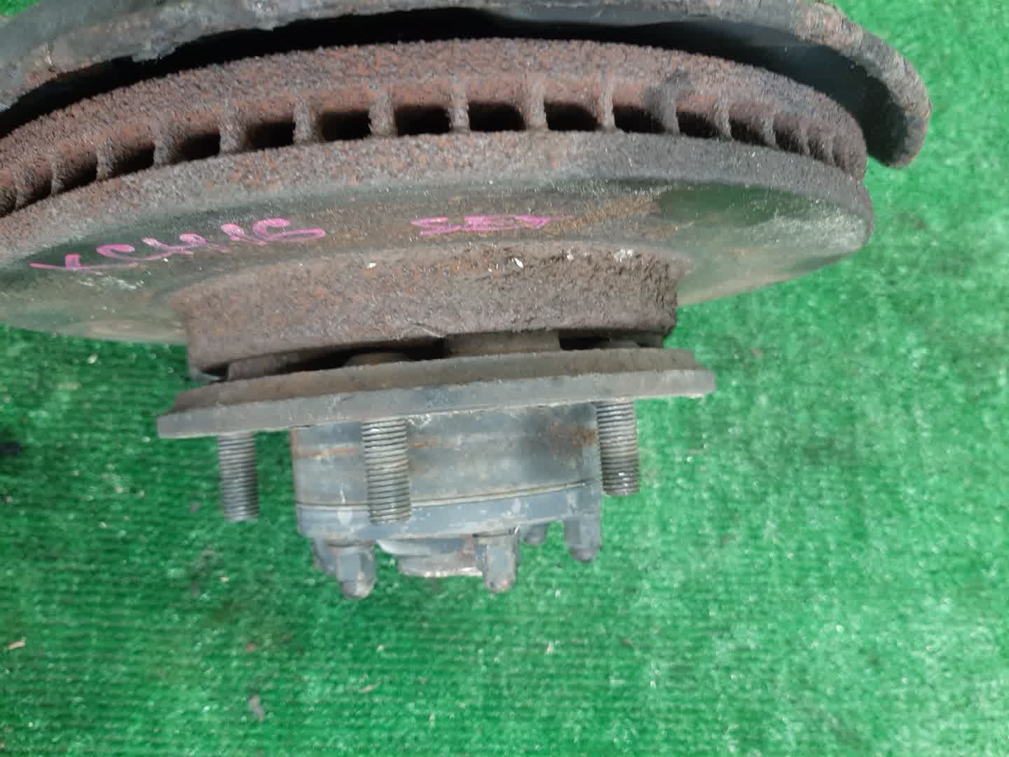 Ступица правая передняя TOYOTA GRANVIA, GRAND HIACE, HIACE, HIACE REGIUS VCH16W, KCH16W, LH188K, LH129V, KZH138V, KZH106G, LH107G, LH119V, KZH116G, KZH126G, LH178V, LH109, LH168V, KCH46G, RCH47W, KCH46W 5VZ-FE, 1KZ-TE, 5L, 3L, 3RZ-FE 2 ракурс