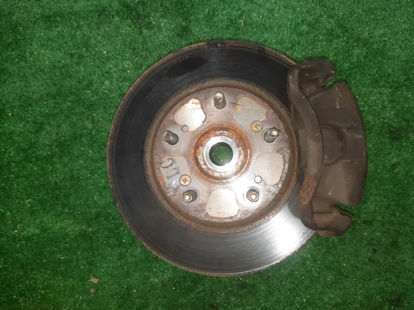 Ступица левая передняя HONDA STREAM RN1 D17A 1 ракурс