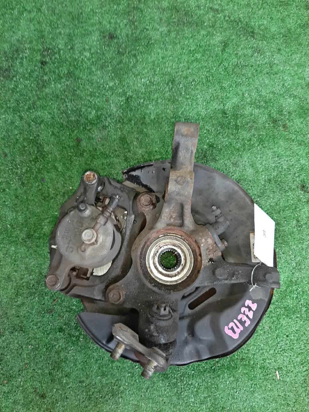 Ступица правая передняя TOYOTA COROLLA FIELDER ZZE123G 2ZZ-GE 3 ракурс