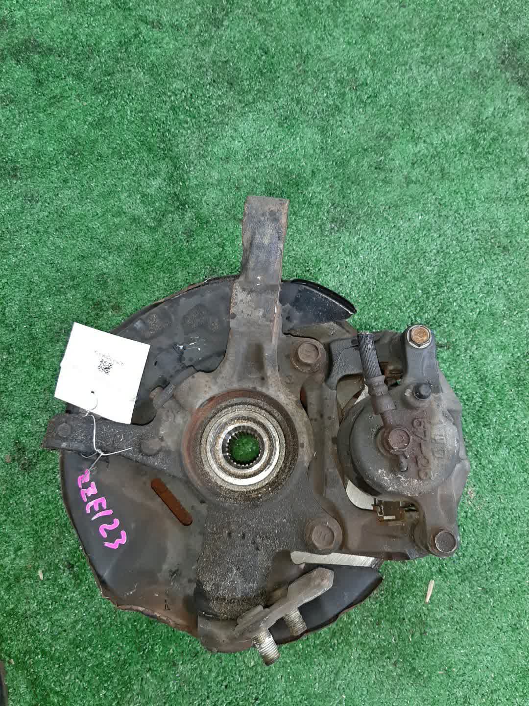 Ступица левая передняя TOYOTA COROLLA FIELDER ZZE123G 2ZZ-GE 3 ракурс