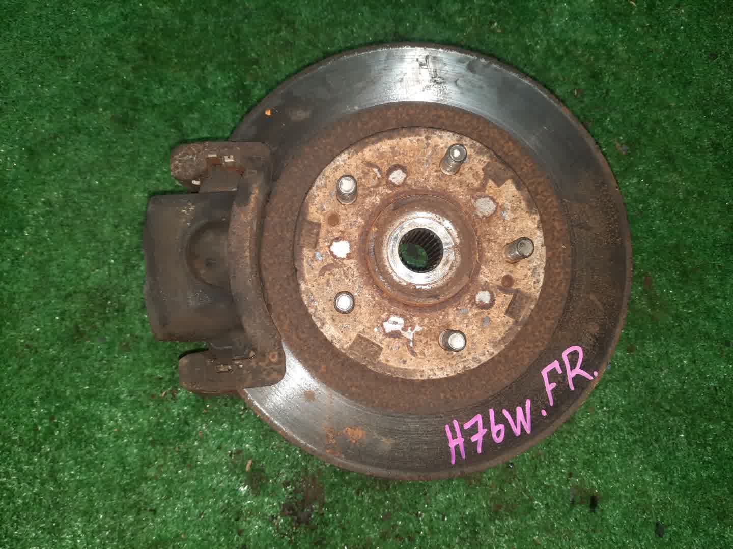 Ступица правая передняя MITSUBISHI PAJERO IO H76W, H66W, H67W, H77W 4G93, 4G93T, 4G94 1 ракурс