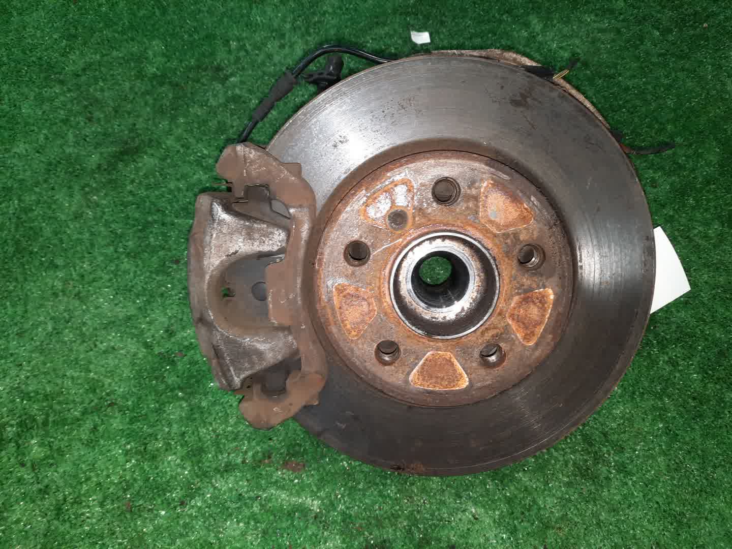 Ступица левая передняя MINI HATCH F56 B38A15A 1 ракурс
