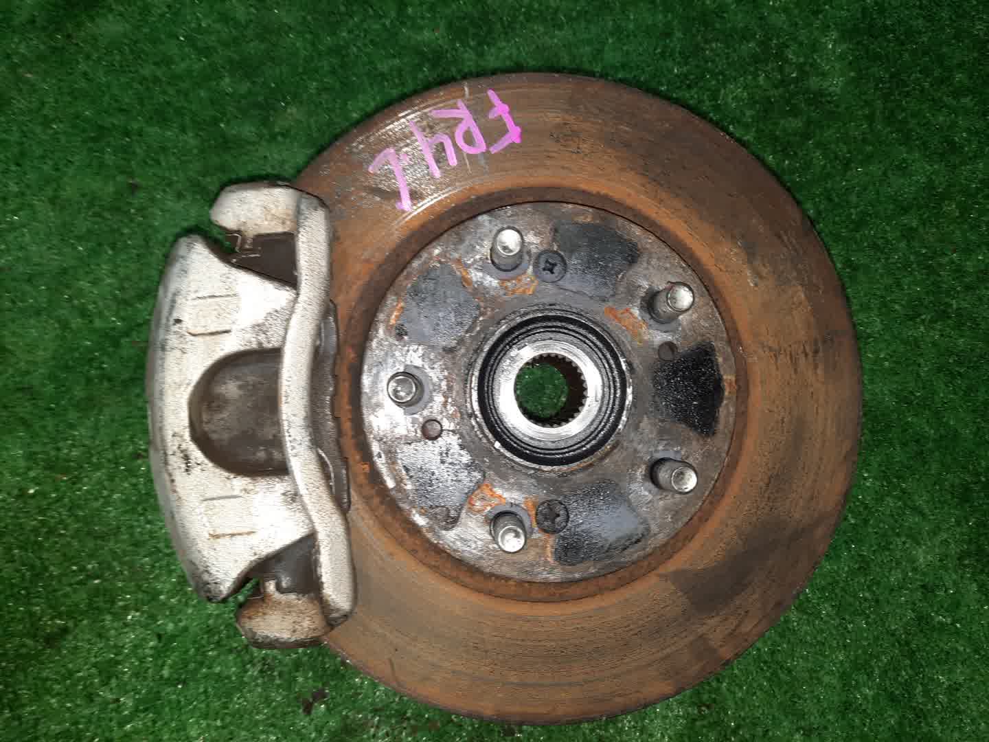 Ступица левая передняя HONDA JADE FR4 LEB 1 ракурс
