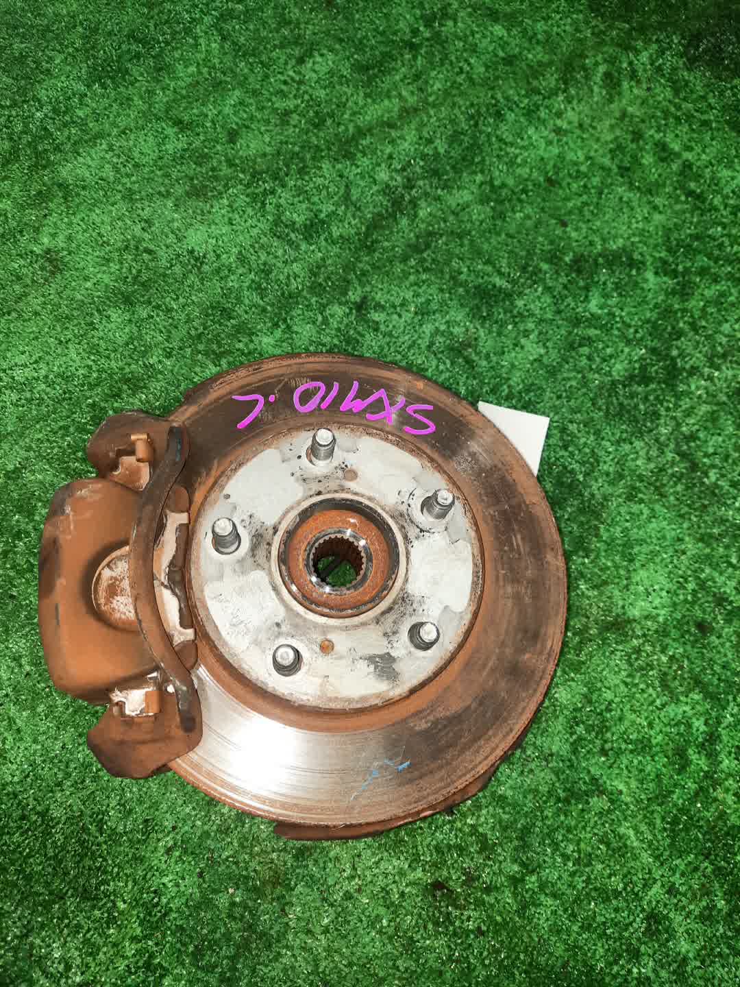 Ступица левая передняя TOYOTA IPSUM SXM10G, CXM10G 3S-FE, 3C-TE 1 ракурс