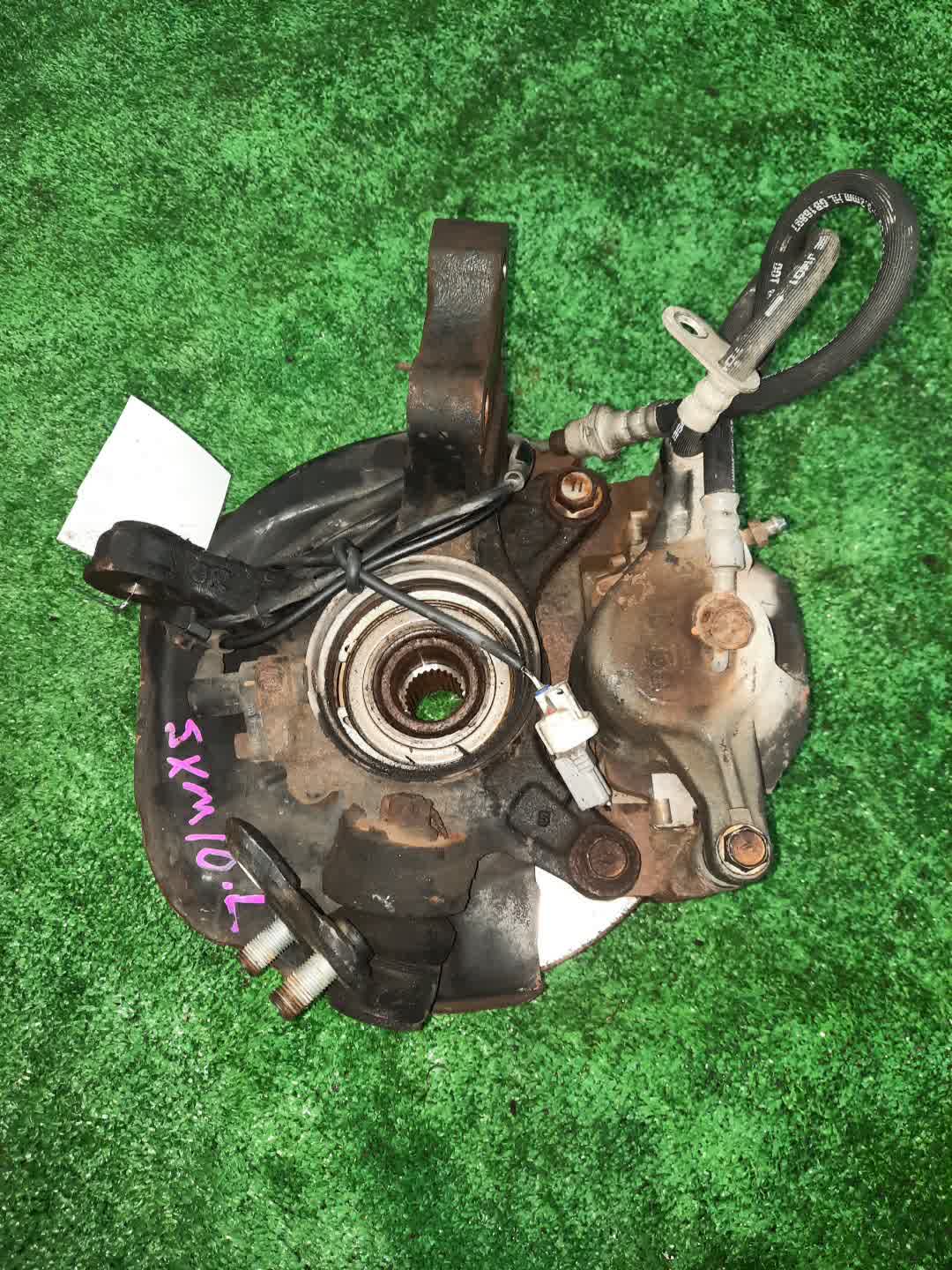 Ступица левая передняя TOYOTA IPSUM SXM10G, CXM10G 3S-FE, 3C-TE 3 ракурс