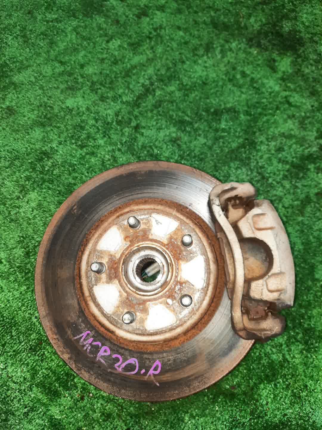 Ступица правая передняя TOYOTA ESTIMA MCR30W 1MZ-FE 1 ракурс