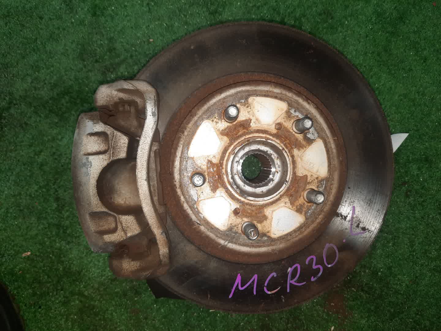 Ступица левая передняя TOYOTA ESTIMA MCR30W 1MZ-FE 1 ракурс