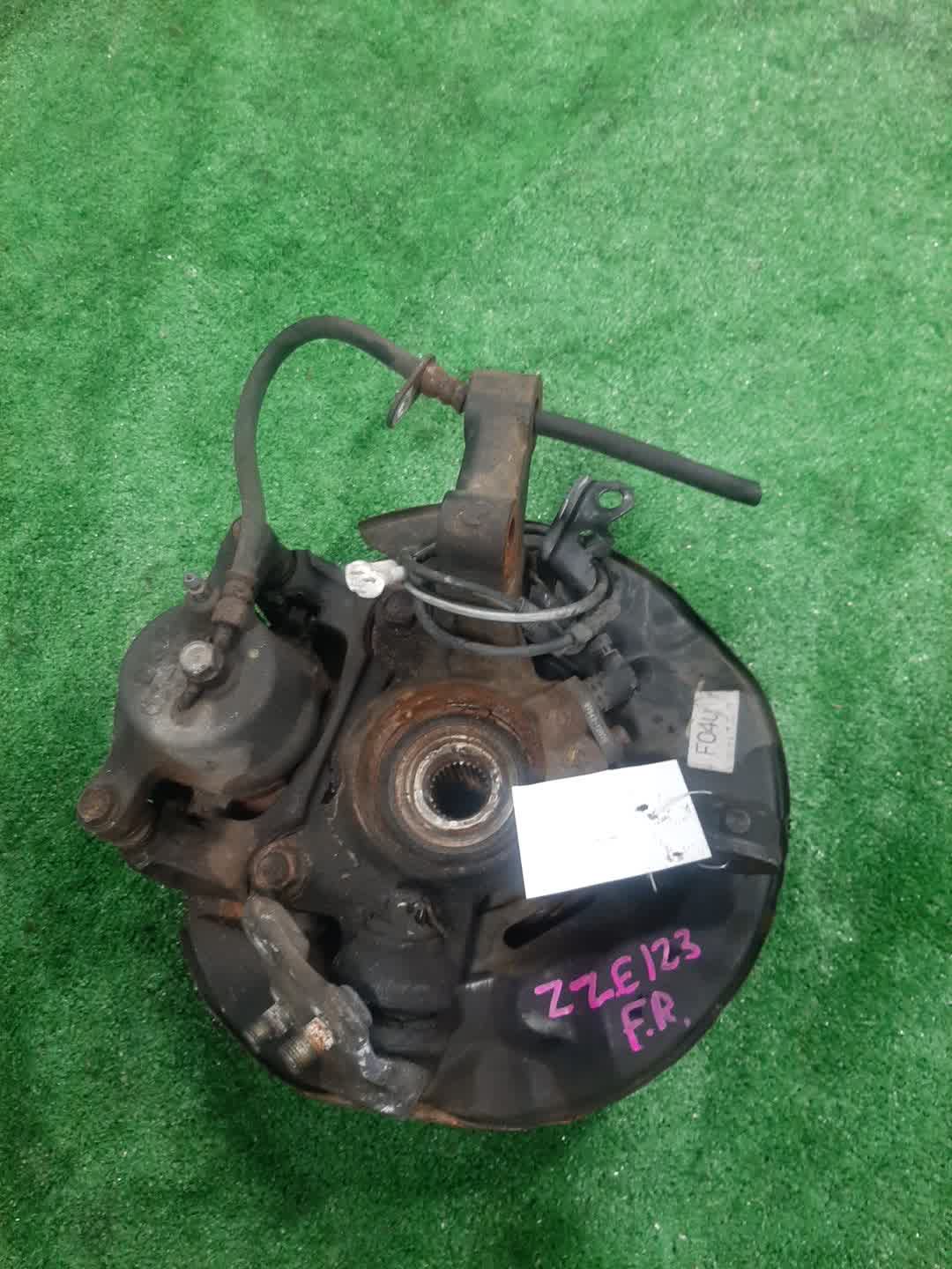 Ступица правая передняя TOYOTA COROLLA FIELDER ZZE123G 2ZZ-GE 3 ракурс